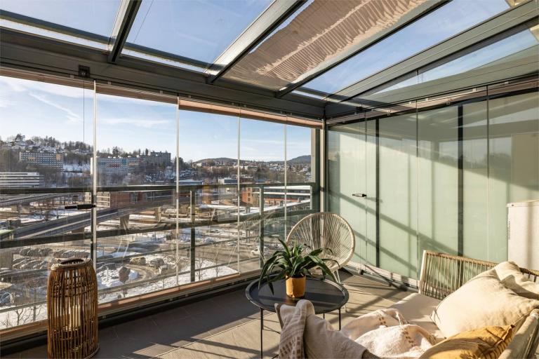 Balkong med utsikt mot Asker stasjon 